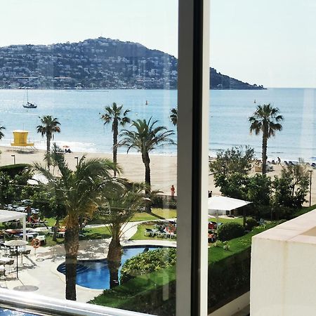 Spacieux Appartement Rose Front Mer Et Piscine Rosas Exterior foto