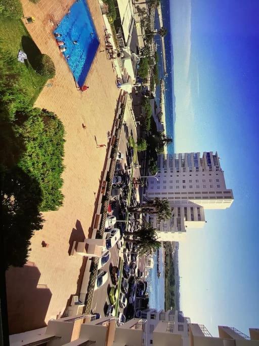 Spacieux Appartement Rose Front Mer Et Piscine Rosas Exterior foto