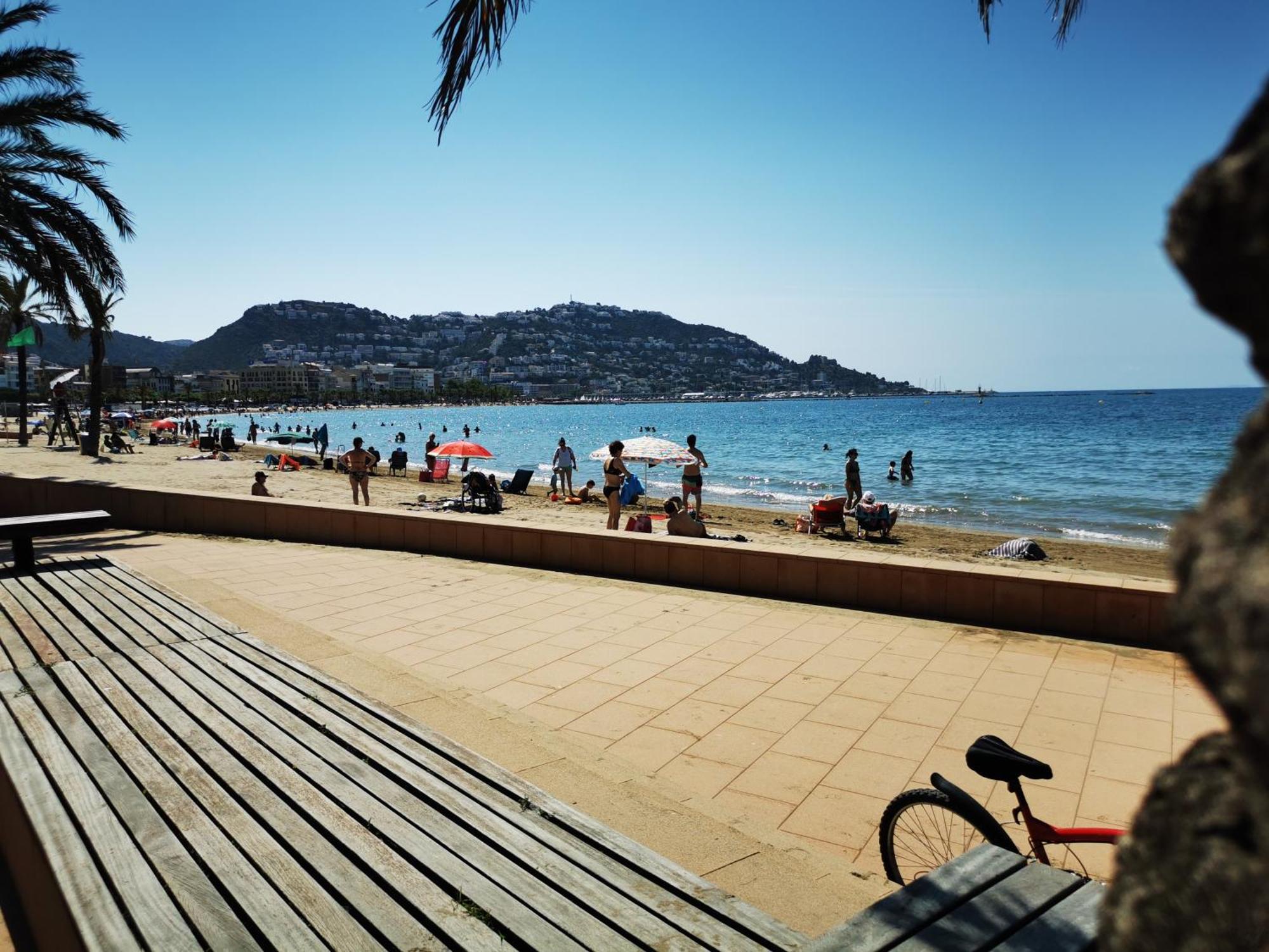 Spacieux Appartement Rose Front Mer Et Piscine Rosas Exterior foto